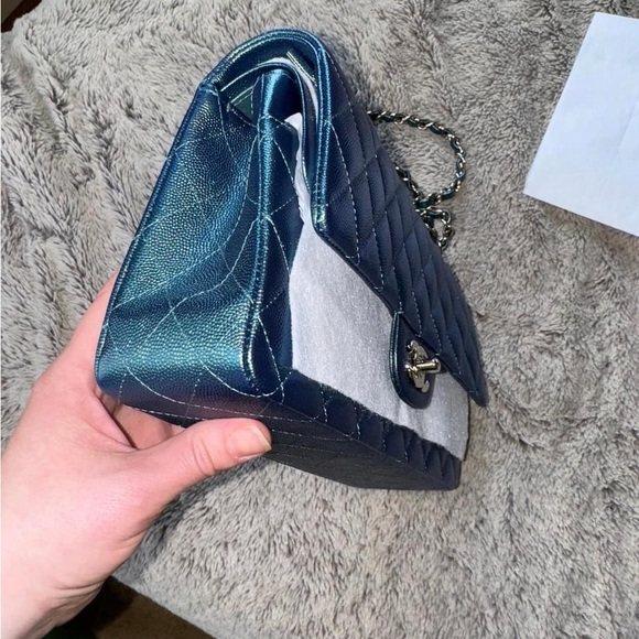 SOLD Classic Medium Flap 22P Iridescent Green Quilted Caviar light GHW! Unused! - Picture 13 of 15